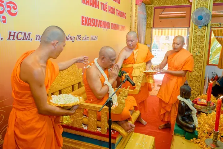 Tp.hcm: Lễ Khánh Tuế Mừng Thọ Hòa Thượng Danh Lung Và Đặt Bát ...