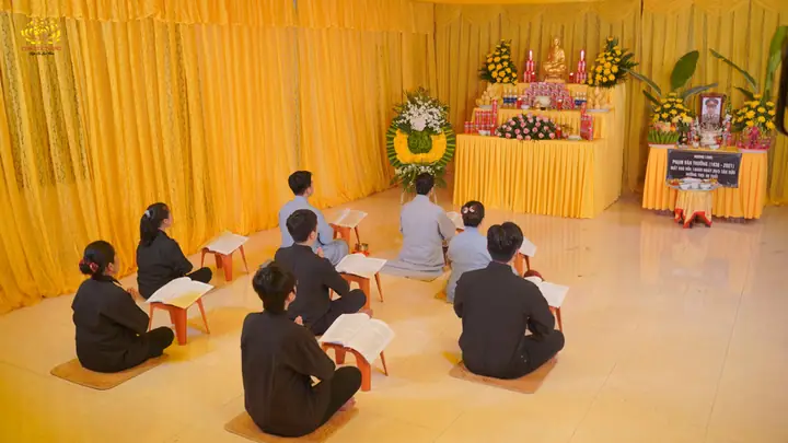 Cẩm Nang Cúng Cơm Phật: Nên Hay Không Nên Và Chuẩn Bị Mâm Cơm Chay Thế Nào Cho Đúng?