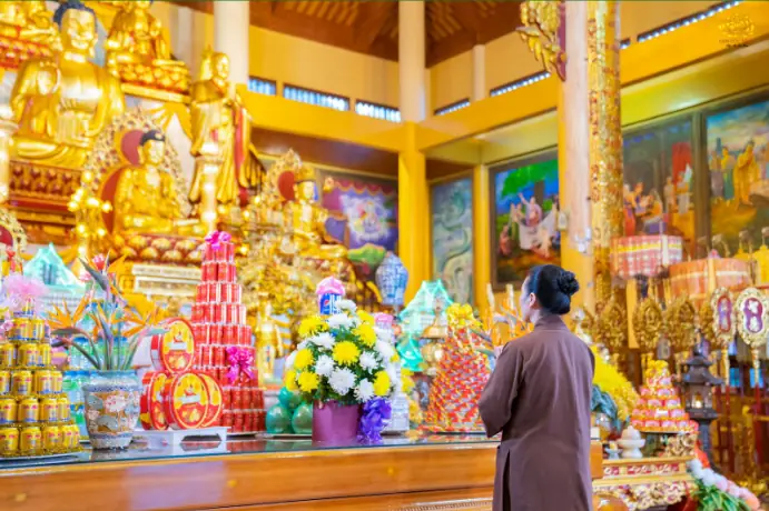 Cẩm Nang Cúng Rằm Tháng 7: Hướng Dẫn Chi Tiết Từ Mâm Cơm Đến Bài Văn Khấn Chuẩn Nghi Thức