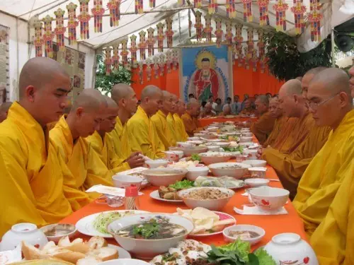 Cẩm Nang Nghi Thức Cúng Trai Tăng: Ý Nghĩa, Chuẩn Bị Và Quy Trình Chi Tiết