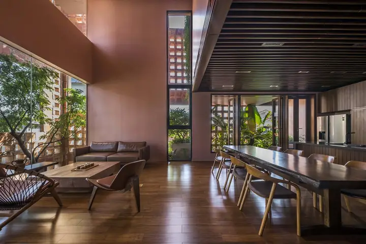 Ngôi Nhà Hơn 1000 Con Ma Nhà Sư Cúng: Sự Thật Đằng Sau Câu Chuyện Ma Ám Kinh Hoàng