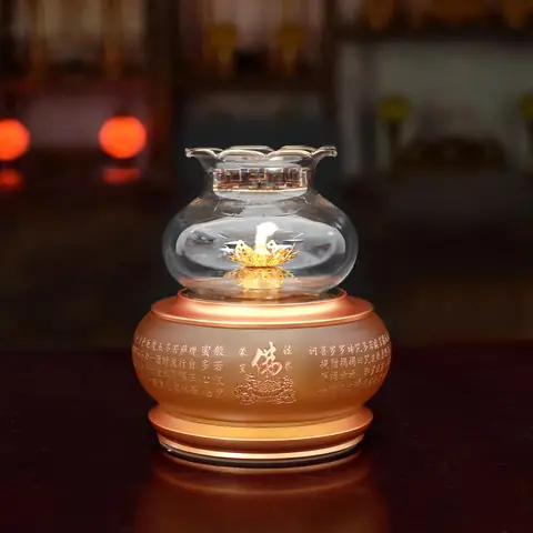 Ý Nghĩa Của Ngọn Đèn Dầu Trong Nghi Lễ Cúng Phật Và Cuộc Sống