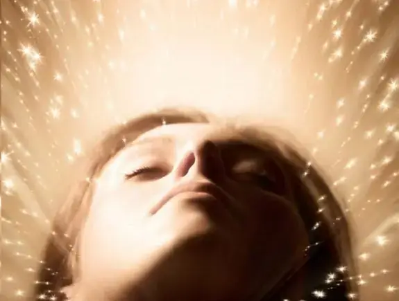 Tại Sao Ngủ Dậy Vẫn Nhớ Rõ Giấc Mơ? Nguyên Nhân & Giải Pháp Khoa Học