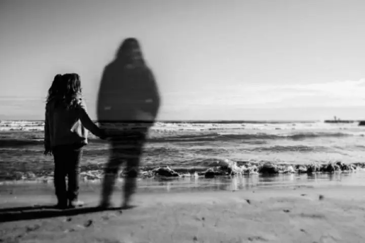 Ngủ Mơ Thấy Mẹ Đã Mất Còn Sống: Giải Mã Ý Nghĩa Tâm Linh Và Khoa Học