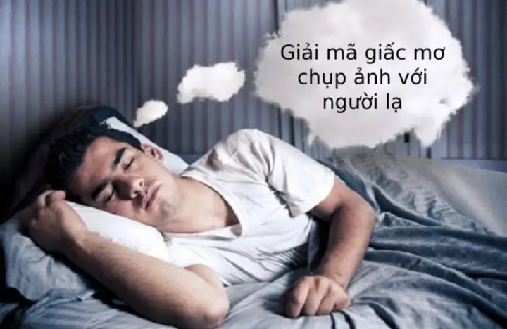 Giải Mã Bí Ẩn Giấc Mơ Thấy Người Khác Chụp Ảnh Mình: Thông Điệp Sâu Xa Từ Tiềm Thức