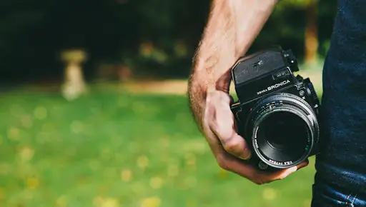 Giải Mã Bí Ẩn Giấc Mơ Thấy Người Khác Chụp Ảnh Mình: Thông Điệp Sâu Xa Từ Tiềm Thức