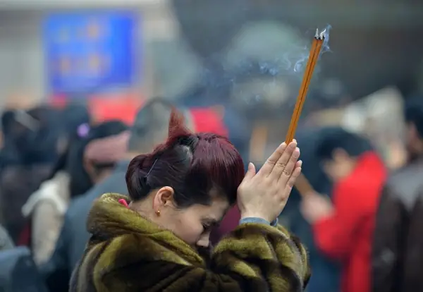 Người Mới Mất Có Cúng 3 Ly Nước Không? Giải Đáp Chi Tiết