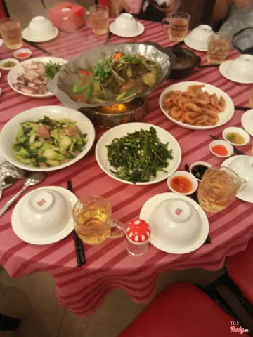 Review Chi Tiết Nhà Hàng Cội Nguồn Đà Nẵng: Không Gian Sang Trọng & Ấm Cúng Đáng Thử?