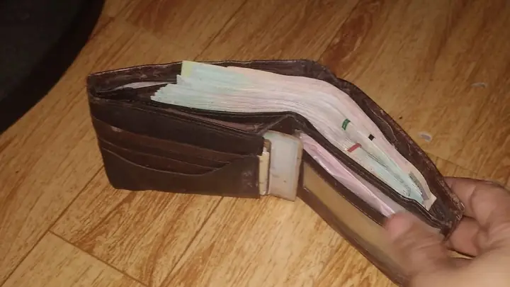 Nhặt Được Tiền Cúng Tam Tai: Giải Mã Ý Nghĩa Và Những Điều Cần Làm