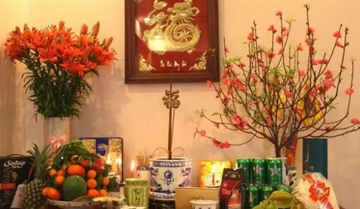 Những Loại Hoa Nên Và Không Nên Thờ Cúng: Cẩm Nang Phong Thủy Cho Bàn Thờ Gia Tiên