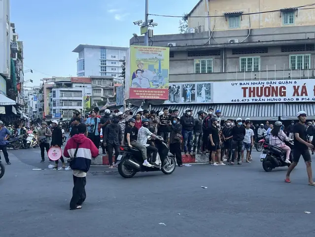 Nghi Lễ Giật Cô Hồn: Từ Trò Vui Của Trẻ Nhỏ Đến Biến Tướng 'cướp Giật'