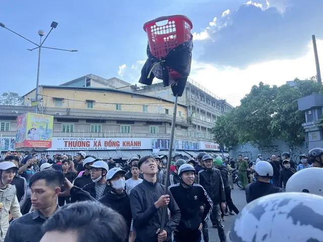 Nghi Lễ Giật Cô Hồn: Từ Trò Vui Của Trẻ Nhỏ Đến Biến Tướng 'cướp Giật'