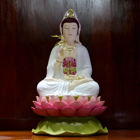 Tượng Phật Bà Quan Âm Được Tôn Tạo Bằng Chất Liệu Gì?