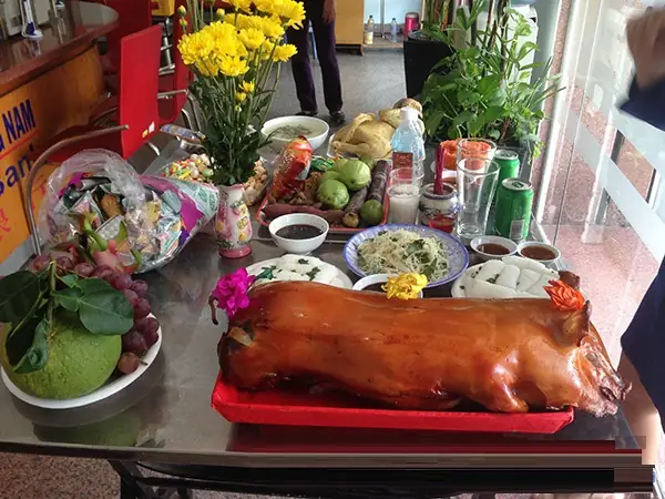 Mâm Cúng Heo Quay: Cẩm Nang Chi Tiết Từ A-z Cho Người Mới