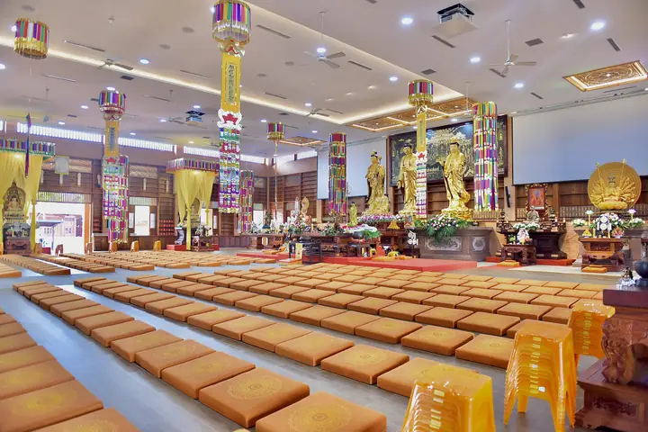 Sự Thật Về "phụng Sự Chúng Sanh Là Cúng Dường Chư Phật": Ý Nghĩa Thực Sự Đằng Sau Câu Nói Này