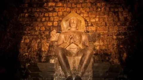 Phước Báo Cúng Dường Y Kathina: Giải Mã Ý Nghĩa Và Công Đức Trong Phật Giáo