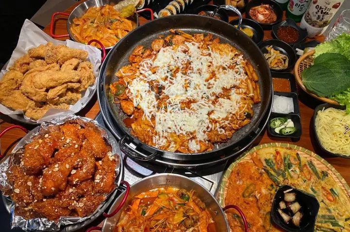 Top 10+ Quán Ăn Ấm Cúng Ở Đà Lạt: Review Chi Tiết Cho Người Sành Ăn