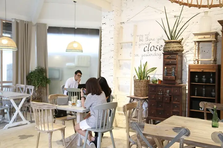 Top 10+ Quán Cafe Ấm Cúng Ở Hà Nội Cho Ngày Mưa Lạnh: Review Chi Tiết & So Sánh