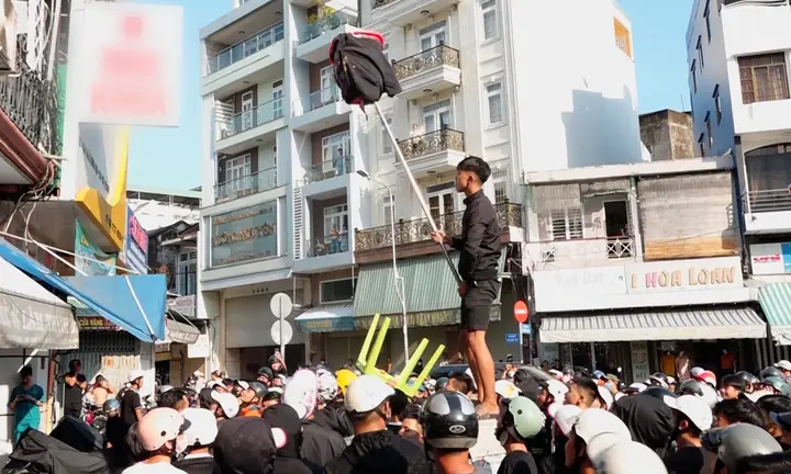 Rải Tiền Cúng Cô Hồn: Hủ Tục Cần Được Loại Bỏ Để Bảo Vệ Trật Tự An Toàn Xã Hội