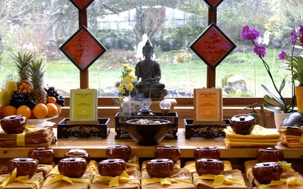 Cúng Dường Nước Trong Phật Giáo: Ý Nghĩa, Quy Tắc Và Lợi Ích