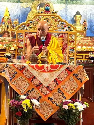 Sách Cúng Dường Đạo Sư La Ma Chopa: Ý Nghĩa, Văn Khấn Và Hướng Dẫn Chi Tiết