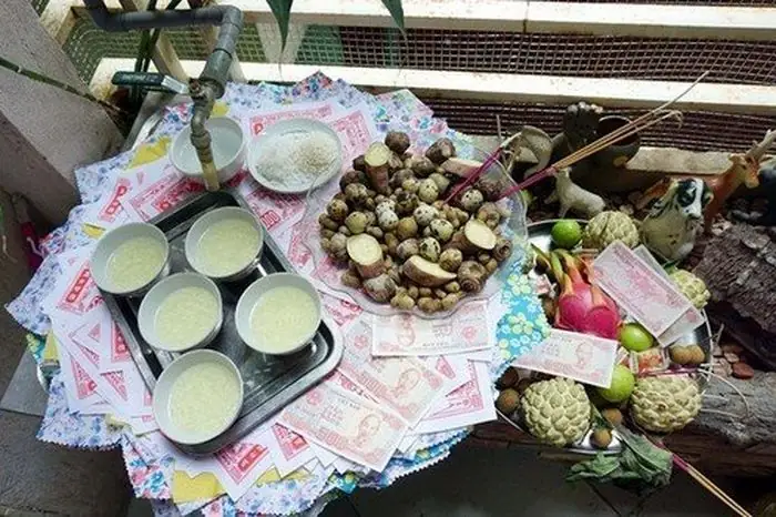 Hướng Dẫn Chi Tiết Cách Sắm Lễ Cúng Rằm Tháng 7 Cho Người Mới Mất