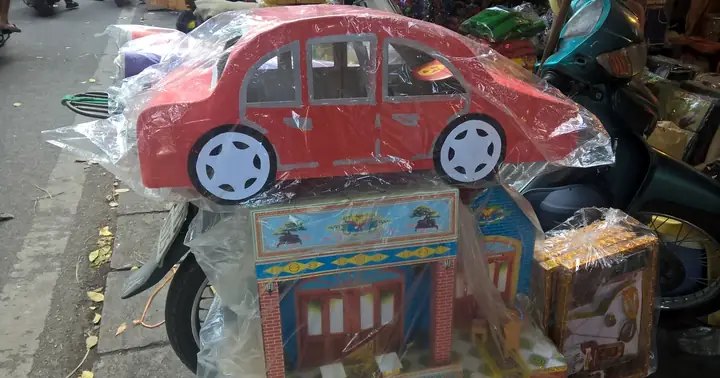 Sắm Ô Tô, Điện Thoại, Nhà Cúng Cho Người Chết: Những Điều Cần Biết