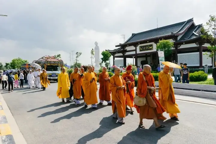 Sau Khi Chôn Cất Có Cần Cúng Cơm Không?