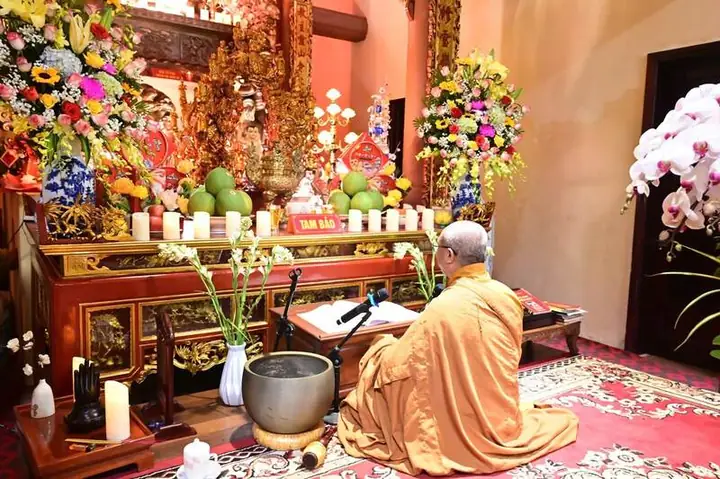 Xử Lý Bàn Thờ Cũ Sau Khi Cúng Xả Tang: Những Điều Cần Biết