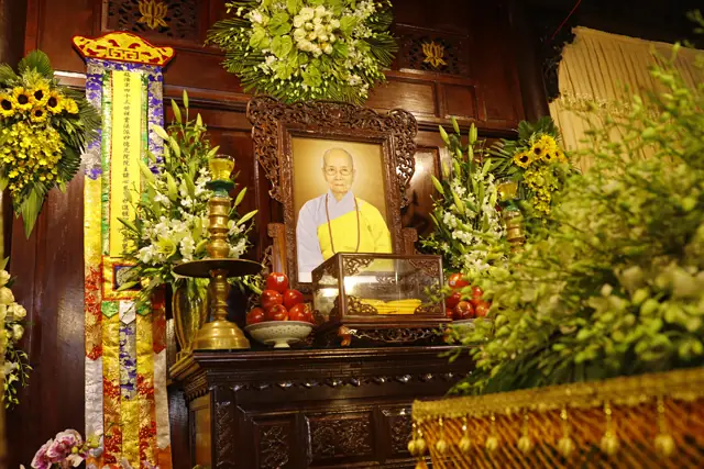 Sớ Cúng Phật Trong Lễ Tiến Linh: Những Điều Cần Biết Cho Người Mới