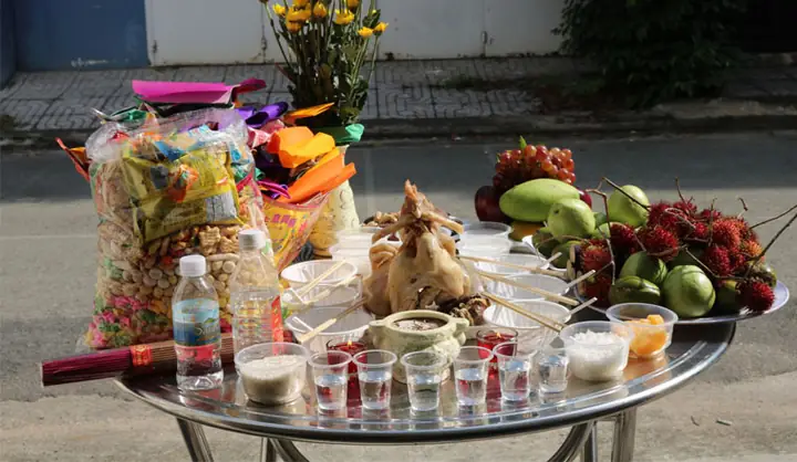 Hướng Dẫn Chi Tiết Cách Chuẩn Bị Mâm Cúng Rằm Tháng 7 Ngoài Trời Chuẩn Tâm Linh