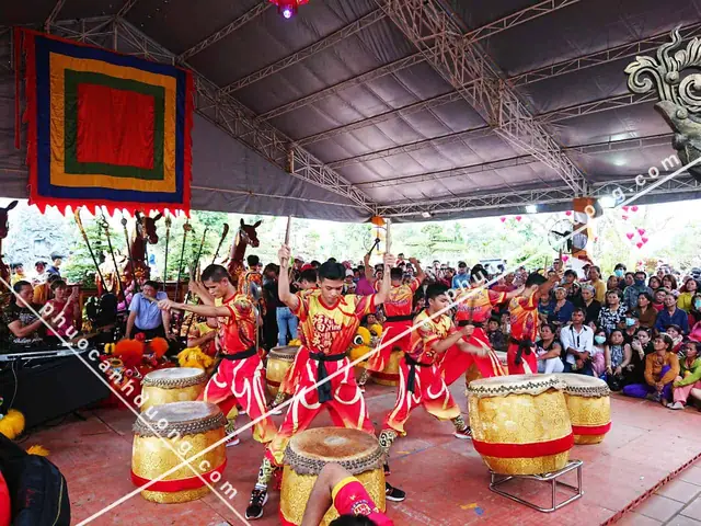 Sự Kiện Hoài Linh Cúng Tổ: Những Góc Khuất Và Bài Học Đắt Giá Từ Làng Giải Trí