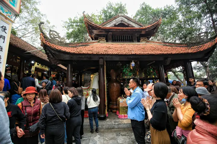 Lễ Vật Tạ Lễ Chùa: Nên Cúng Gì Đúng Thủ Tục?