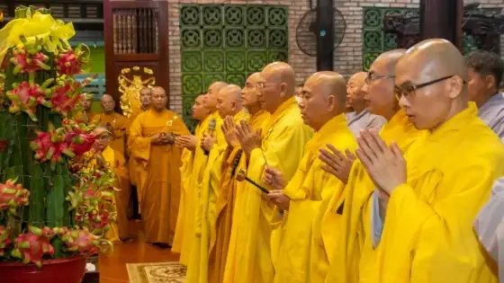 Tác Bạch Cúng Dường Trường Hạ Mới Nhất: Văn Khấn, Chi Phí Và Quy Trình Chuẩn