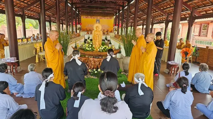 Tác Bạch Trai Tăng Cúng Phụ Thân: Ý Nghĩa, Văn Khấn Và Cách Trình Tự