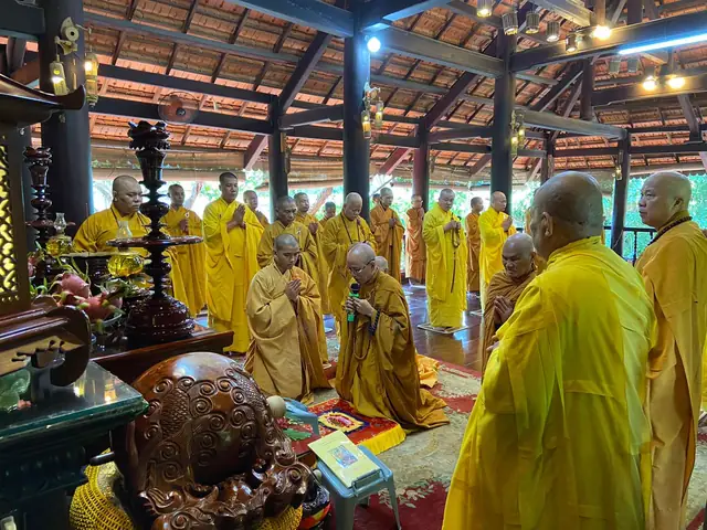 Tác Bạch Trai Tăng Cúng Phụ Thân: Ý Nghĩa, Văn Khấn Và Cách Trình Tự