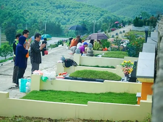 Tảo Mộ Có Phải Thuê Thầy Cúng? Giải Đáp Chi Tiết Và Đúng Quy Cách Tâm Linh