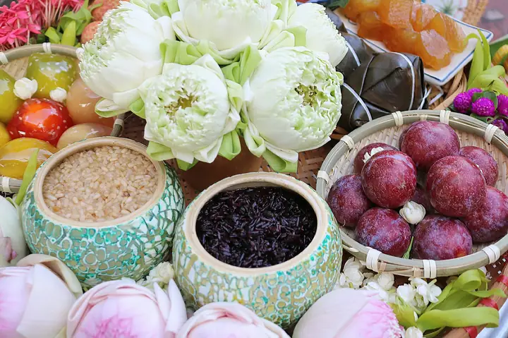 Cẩm Nang Chuẩn Bị Mâm Cúng Tết Đoan Ngọ: Gợi Ý Đầy Đủ Lễ Vật Và Giờ Thắp Hương Linh Nghiệm