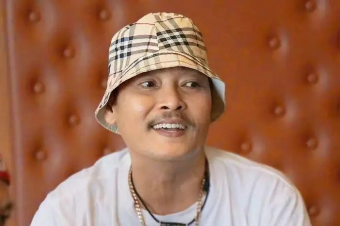 Review Phong Thủy: Đá Thạch Anh Hồng Vân Cúng Cho Nhiều Tiền Có Tốt Không?