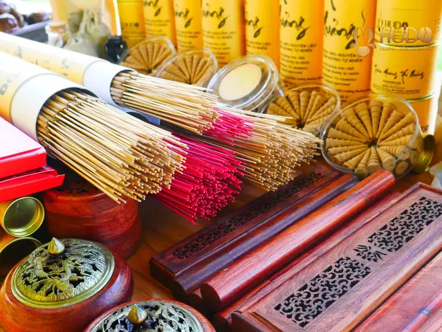 Hướng Dẫn Thắp Hương Trầm Để Cúng: Ý Nghĩa Và Quy Trình Chi Tiết