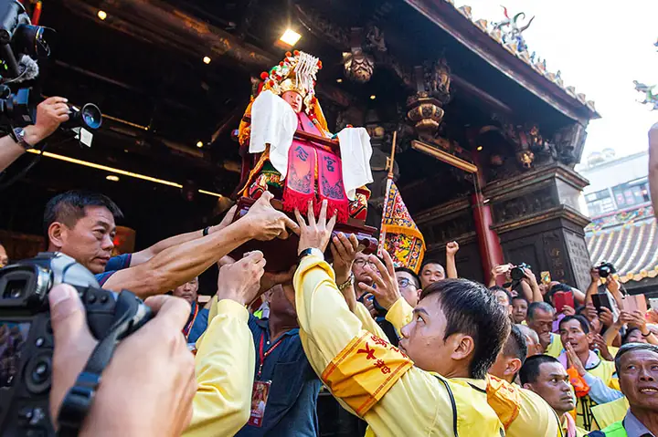 Hướng Dẫn Chi Tiết: Nghi Thức Thờ Bà Thiên Hậu Hàng Tháng Cúng Ngày