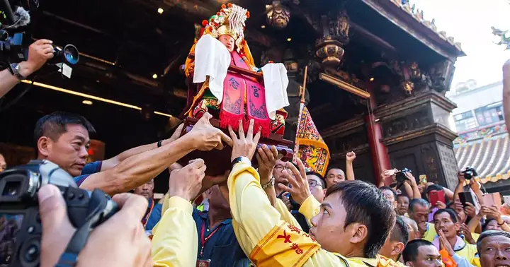 Hướng Dẫn Chi Tiết: Nghi Thức Thờ Bà Thiên Hậu Hàng Tháng Cúng Ngày