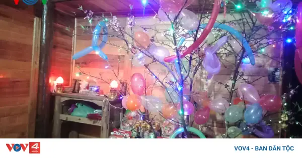 Ý Nghĩa Linh Thiêng Và Phong Tục Đặt Bàn Thờ Cúng Tổ Tiên Của Người Dao