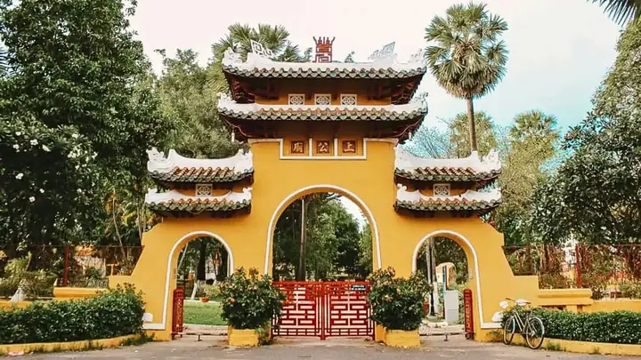 Cẩm Nang Toàn Tập Về Lễ Nghi Thờ Cúng Hàng Ngày Tại Lăng Ông Bà Chiểu