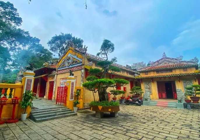 Cẩm Nang Toàn Tập Về Lễ Nghi Thờ Cúng Hàng Ngày Tại Lăng Ông Bà Chiểu