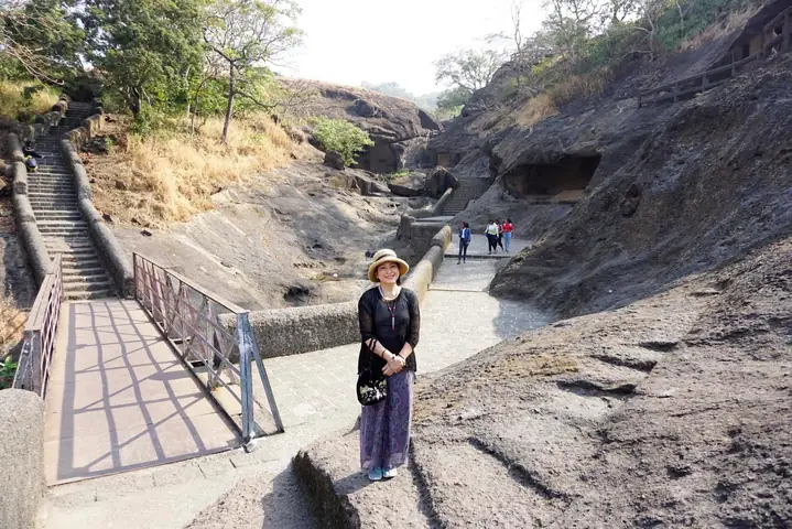 Hang Ellora: Nơi Thờ Cúng Linh Thiêng Và Những Bí Ẩn Lịch Sử