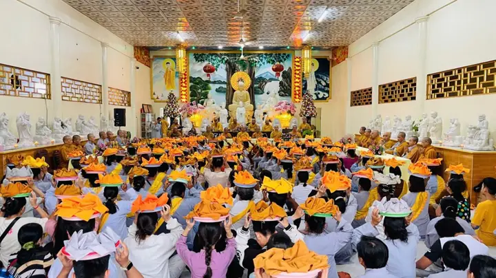 Thơ Dâng Hoa Cúng Phật: Nghệ Thuật Thể Hiện Lòng Thành Qua Ngôn Từ