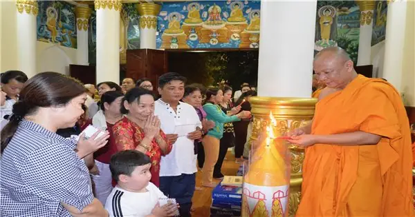 Những Bài Thơ Vịnh Dâng Đèn Cúng Phật Hay Và Ý Nghĩa Nhất