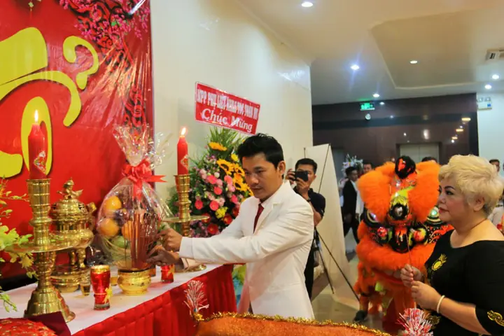 Cẩm Nang Thủ Tục Cúng Giỗ Tổ Ngành Tóc: Chi Tiết Từ A-z Cho Người Làm Nghề