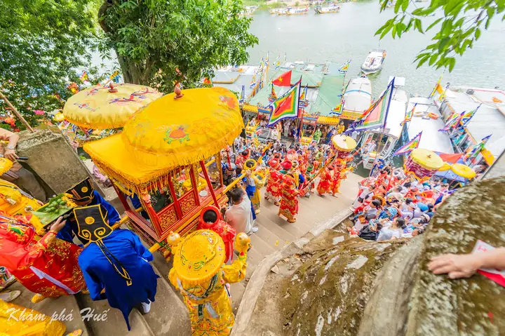 Tổng Quan Về Thực Hành Tín Ngưỡng Thờ Cúng Tam Phủ